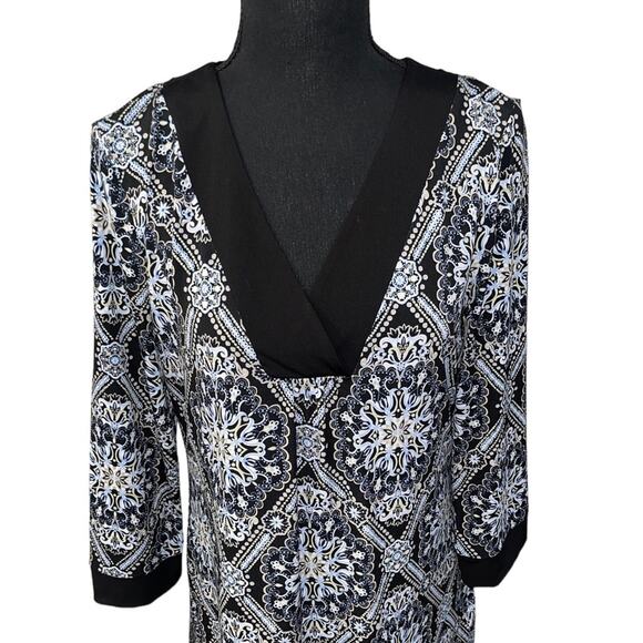 *SOLD* White House Black Market Black and Blue Artsy Tunic - Size Medium - Picture 3 of 5